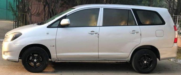 Toyota Innova 2.5 ZX 7 STR BS IV 2010