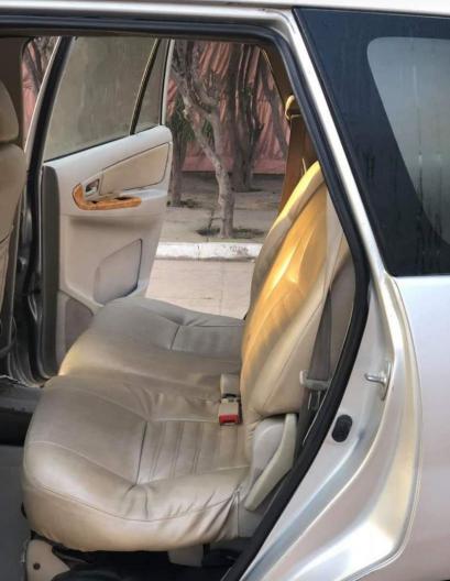 Toyota Innova 2.5 ZX 7 STR BS IV 2010