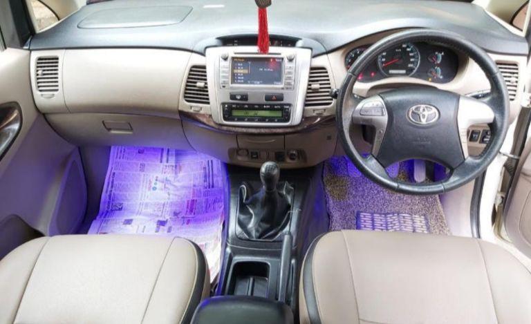 Toyota Innova 2.5 ZX 7 STR BS IV 2013
