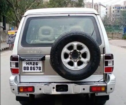 Mitsubishi Pajero SFX 2.8 2010