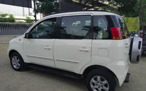 Mahindra Quanto C8 2013