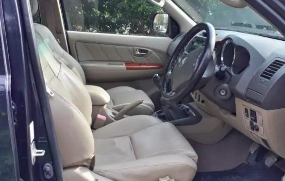 Toyota Fortuner 3.0 4X4 MT 2011