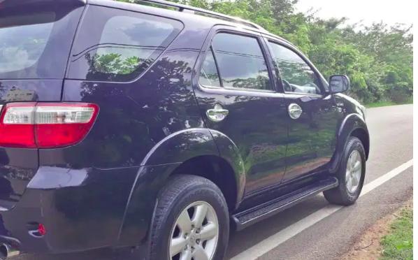 Toyota Fortuner 3.0 4X4 MT 2011