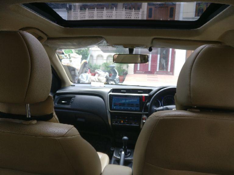 Honda City 1.5 V MT SUN ROOF 2015