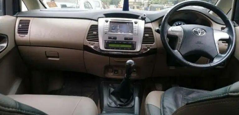 Toyota Innova 2.5 ZX 7 STR BS IV 2015