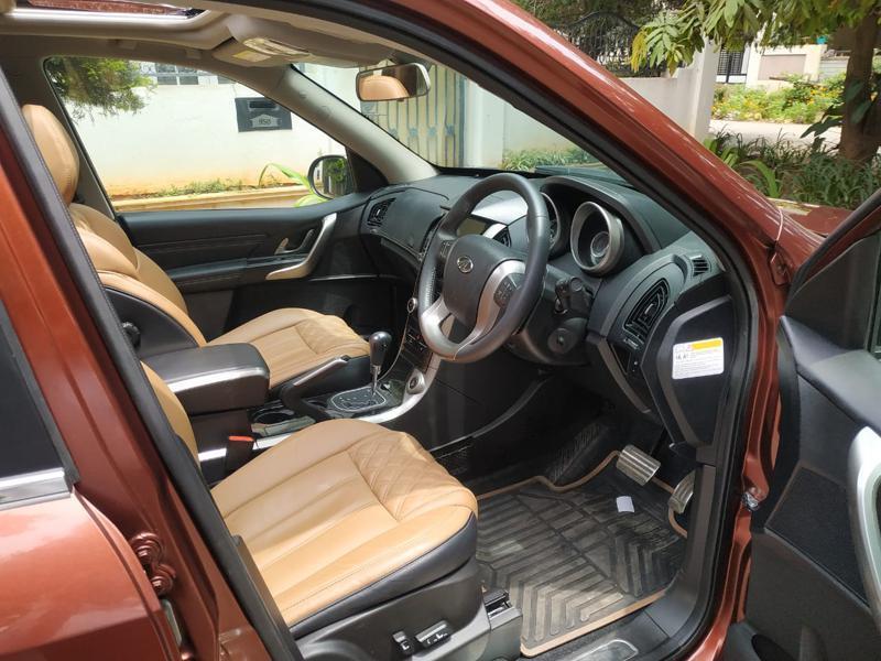 Mahindra XUV500 W7 AT 2018