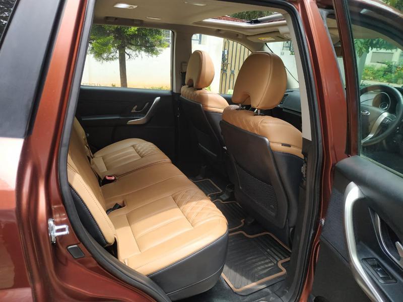 Mahindra XUV500 W7 AT 2018