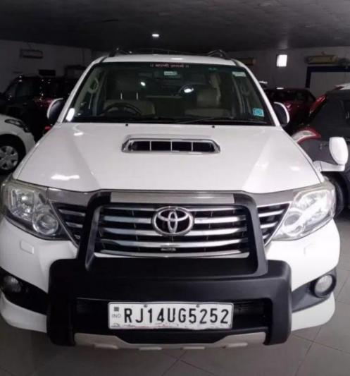 Toyota Fortuner 3.0 4X4 MT 2014