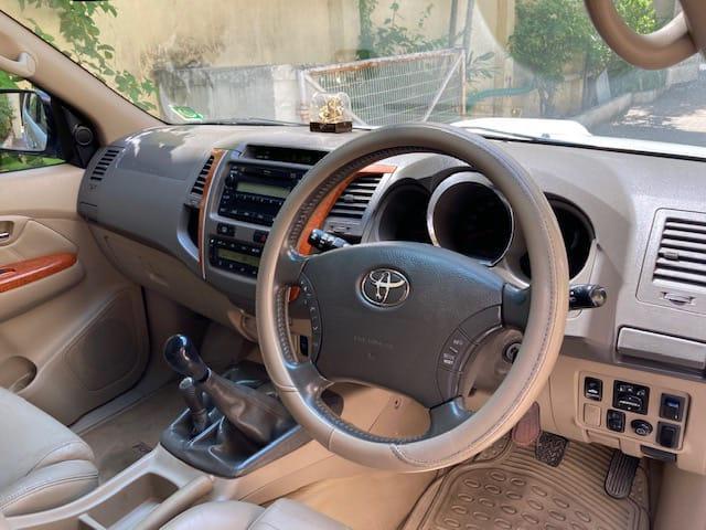 Toyota Fortuner 2.8 4x4 MT 2011