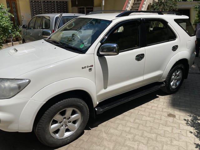 Toyota Fortuner 2.8 4x4 MT 2011