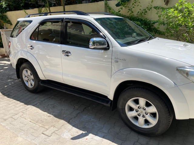 Toyota Fortuner 2.8 4x4 MT 2011