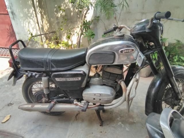 yezdi bike old