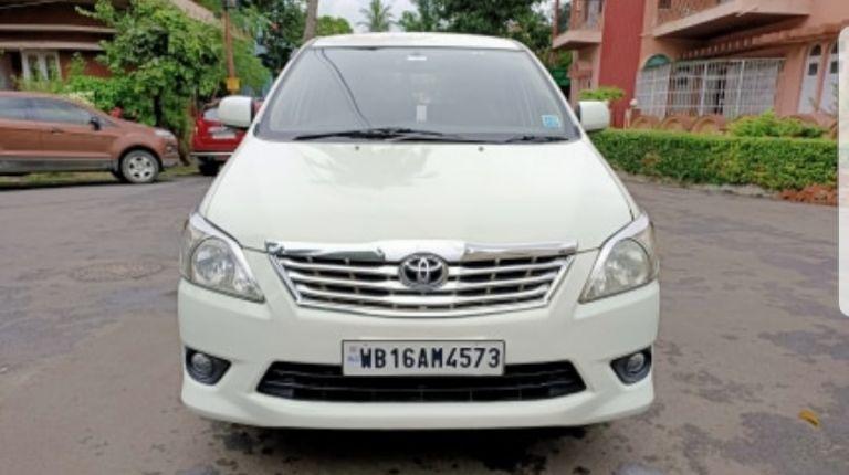 Toyota Innova 2.5 G 8 STR BS IV 2015