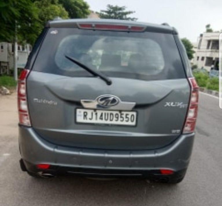 Mahindra XUV500 W6 2015