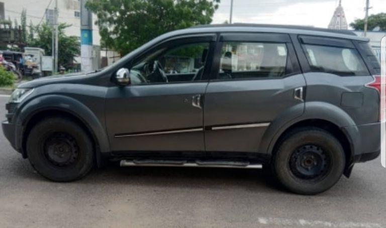 Mahindra XUV500 W6 2015