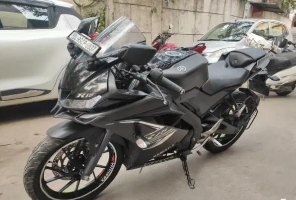 r15 v3 bs6 on road price