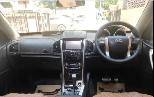 Mahindra XUV500 W11 AT 2018