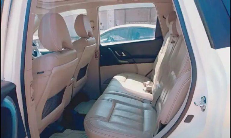 Mahindra XUV500 W6 2016