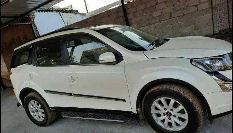 Mahindra XUV500 W6 2016