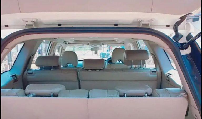 Mahindra XUV500 W6 2016