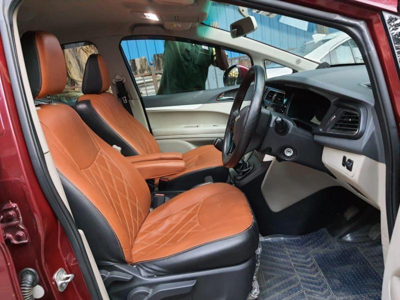 Mahindra Marazzo M6 8 STR 2018