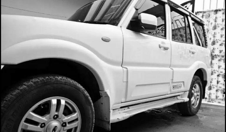 Mahindra Scorpio VLX 2WD 2013