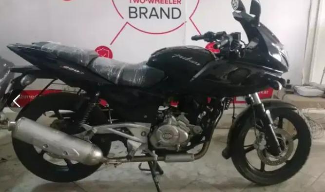 Bajaj Pulsar 220cc 2014