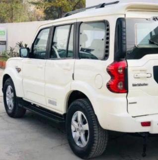 Mahindra Scorpio S10 4WD AT 2016