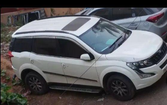 Mahindra XUV500 W10 2016