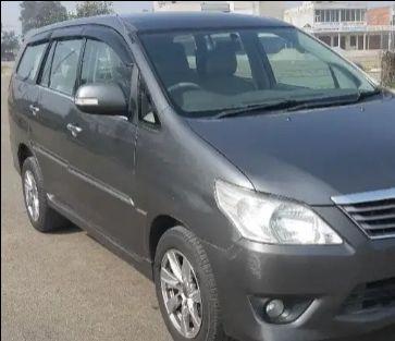 Toyota Innova 2.5 ZX 7 STR BS IV 2013