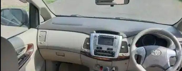 Toyota Innova 2.5 ZX 7 STR BS IV 2013