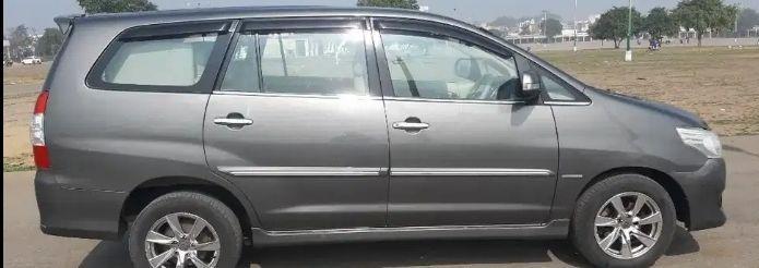 Toyota Innova 2.5 ZX 7 STR BS IV 2013