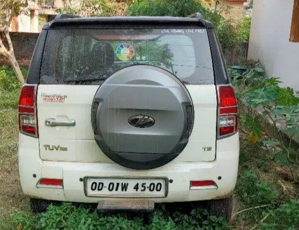 Mahindra TUV300 T10 2018