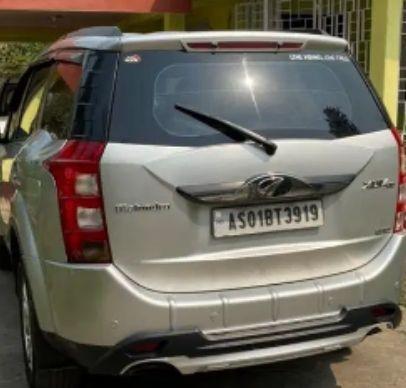 Mahindra XUV500 W10 2015