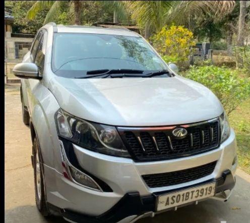 Mahindra XUV500 W10 2015