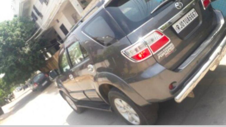 Toyota Fortuner 3.0 4x2 MT 2011