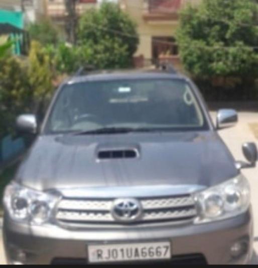 Toyota Fortuner 3.0 4x2 MT 2011