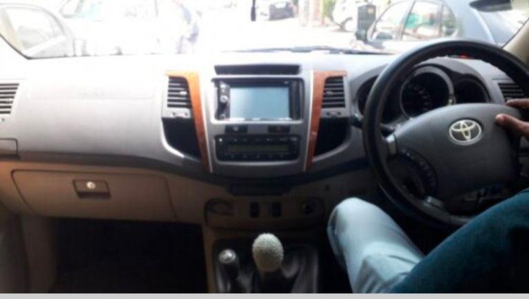 Toyota Fortuner 3.0 4x2 MT 2011
