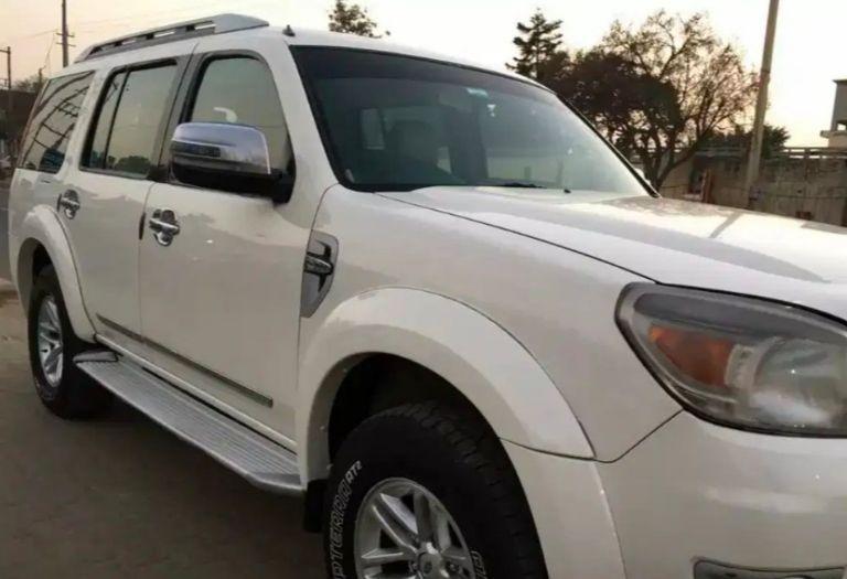 Ford Endeavour 2.5L 4x4 MT 2013