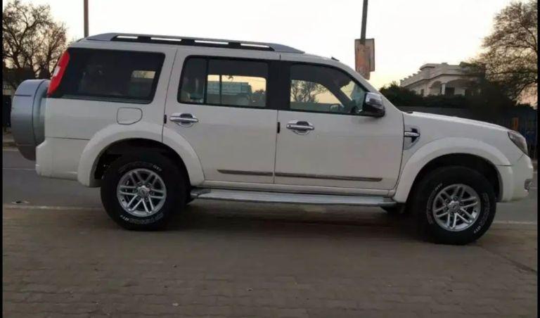 Ford Endeavour 2.5L 4x4 MT 2013