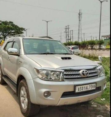 Toyota Fortuner 3.0 4X4 MT 2010