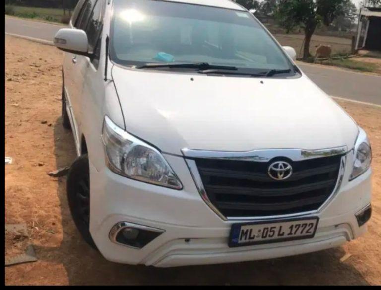 Toyota Innova 2.0 VX 7 STR BS IV 2014