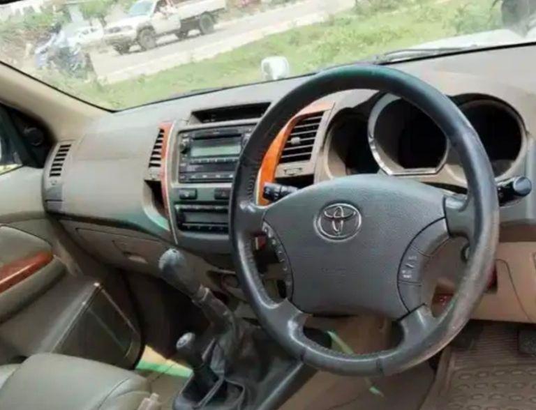 Toyota Fortuner 3.0 4X4 MT 2010