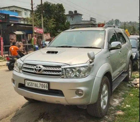 Toyota Fortuner 3.0 4X4 MT 2010