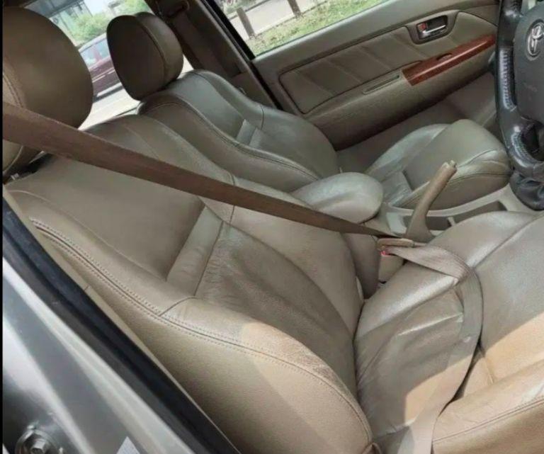 Toyota Fortuner 3.0 4X4 MT 2010