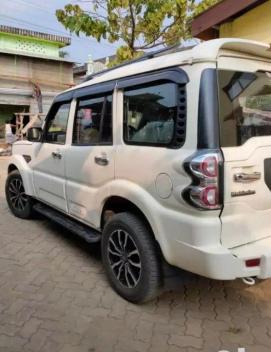 Mahindra Scorpio S4 Intelli-Hybrid 2017