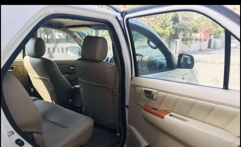 Toyota Fortuner 3.0 4X4 MT 2010