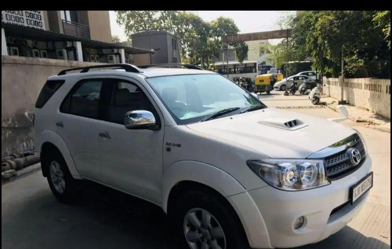 Toyota Fortuner 3.0 4X4 MT 2010