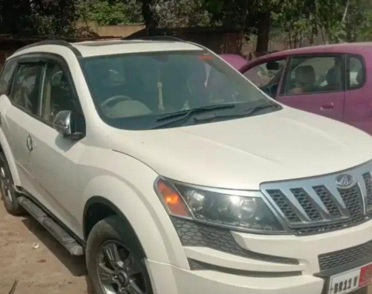 Mahindra XUV500 W10 2015