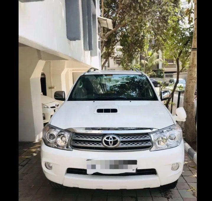 Toyota Fortuner 3.0 4X4 MT 2010